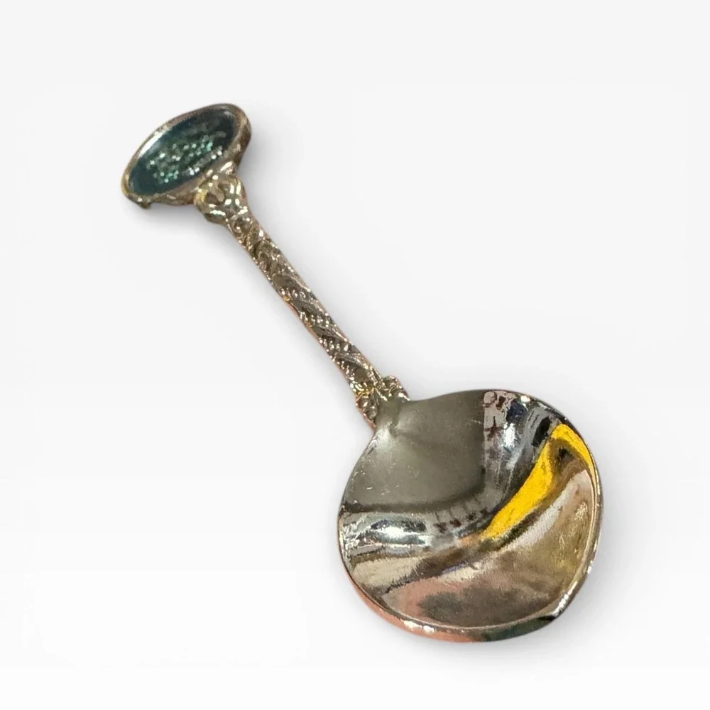 Lot of (2) Vintage Souvenir Collector‎ Spoons from Hawaii